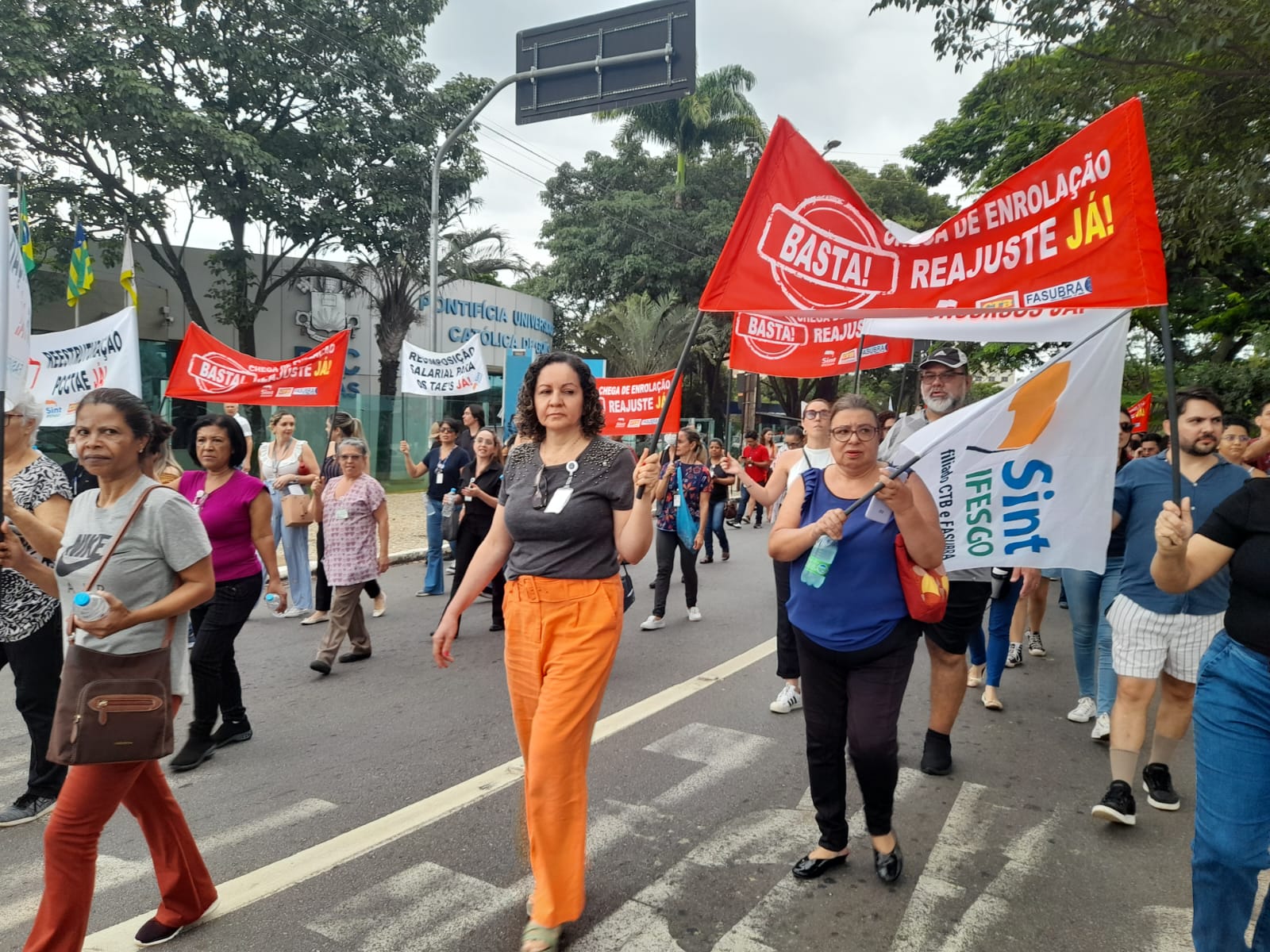 Manifestação dos trabalhadores TAE da UFG em 13 de março. Foto: SintIFESgo